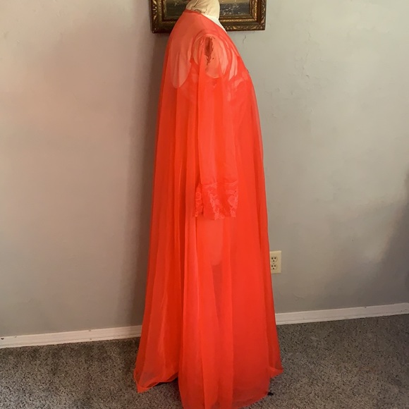 Vintage lingerie dress and housecoat - Picture 3 of 9